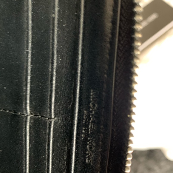 Michael Kors Men’s Wallet - Picture 3 of 7